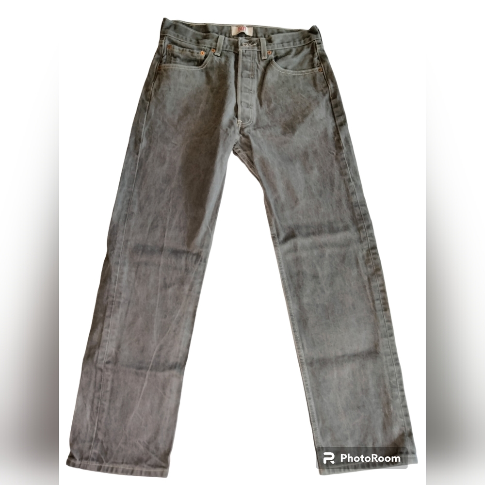 Levi Strauss 501 Straight Leg Button-Fly Denim Jeans. Size: W32xL32